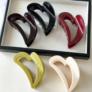 French Vintage Hair Claw Clip Plastic Resin Hollow Heart Shape Shark Clip Large Hair Barrettes For Women Hair Styling