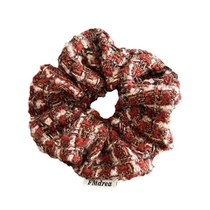 Chouchou élégant en tweed à carreaux rouge et blanc pour les coiffures d'automne chic