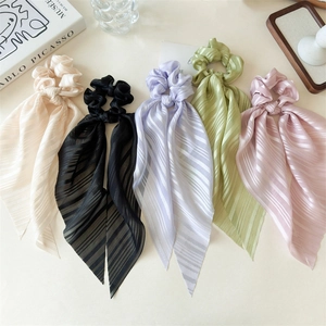 Lot de 5 chouchous élégants en soie avec longs rubans aux couleurs pastel variées