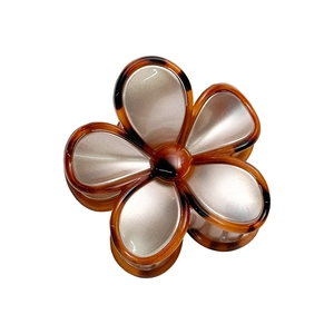 Pince à cheveux fleur ambre vintage avec pétales crème pour coiffure élégante