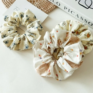 Lot de trois chouchous en tissu avec motifs floraux et oursons mignons et élastiques