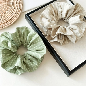 Lot de chouchous à rayures en coton vert clair et beige pour un style minimaliste