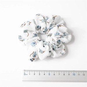 White floral scrunchie with blue kitten print patterns and 10cm diameter measurement