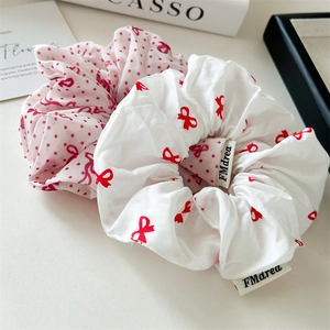 Lot de 2 chouchous doux avec nœud rouge en tissu blanc et rose à pois