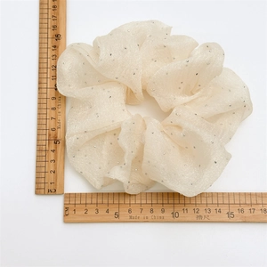 Chouchou géant en organza crème avec strass scintillants, diamètre de 15 cm