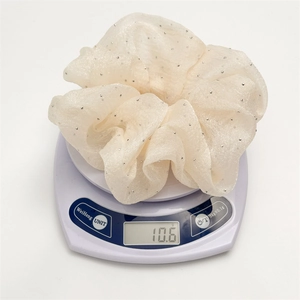 Chouchou bulle en organza crème avec strass étincelants pesant 10,6 grammes