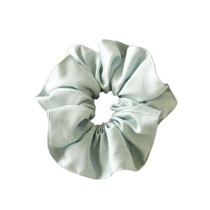 Chouchou élégant en coton tencel bleu menthe avec texture soyeuse et aspect brillant