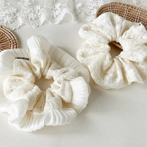 Chouchou Élégant Style Coréen Blanc Crème en Dentelle et Mousseline Brodé Élastique à Cheveux en Tissu Plissé Fait à la Main