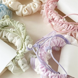 Driedelige set van hoog-elastische satijnen haarelastiekjes met parels in pastelkleuren
