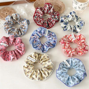 Lot de chouchous à fleurs avec étiquettes faites à la main et motifs vintage colorés