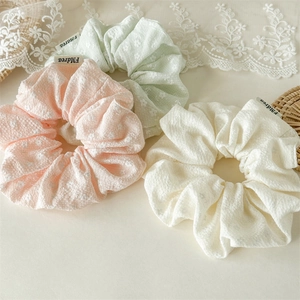 3er-Set Blumen-Haargummis in Pink Grün und Creme aus weichem Crêpe-Stoff für Pferdeschwanz