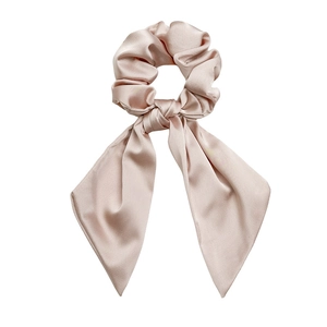 Elegante elastico per capelli in raso rosa champagne con lunghi nastri e fiocco