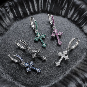 Unisex Klassieke Kruis Hoepel Oorbellen Ingelegd Met Zirkonia Koper Punk Gothische Stijl Hangende Oorbellen Mode Sieraden