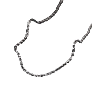Schlanke silberne Edelstahl-Kordelkette für Herren mit minimalistischem Twist-Design
