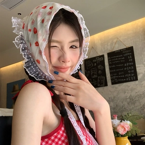 Detailed strawberry print on cream lace bandana headband for a pastoral summer look