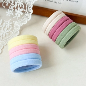 Détail de 6 chouchous sans couture aux couleurs macaron pour filles et jeunes enfants