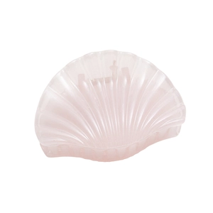 Pince à cheveux en forme de coquille avec fini rose nacré et texture translucide