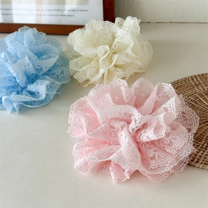 Chouchous en dentelle française bleu beige et rose pour coiffure style ballet core