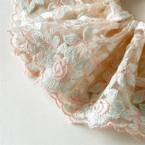 Macro de chouchou en dentelle brodée chinoise haut de gamme avec motifs de roses roses