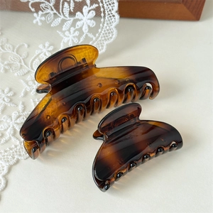 Elegant tortoiseshell fan-shaped hair claw clips in large and medium sizes for women