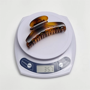Elegant amber shell hair claw clip with vintage texture on white scale weight 35.7g
