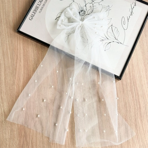 Barrette nœud en tulle blanc élégante avec perles pour mariée ou coiffure de mariage chic