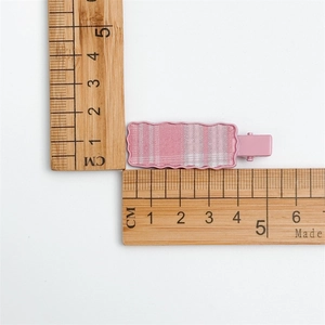 Pink checkered hair clip with wave edge measuring approximately 5cm in length