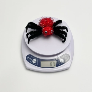 Pince à cheveux araignée scintillante rouge et noire sur balance pour Halloween