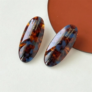 Detail of tortoise shell acetate hair clip featuring the FRANCE Handmade gold lettering