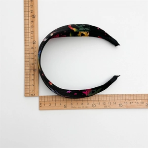 Women's Halloween headband with golden stars and bat patterns on black fabric