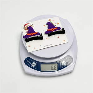 Detailed view of two purple wizard hat hair clips on a scale weighing 8.6g for Halloween