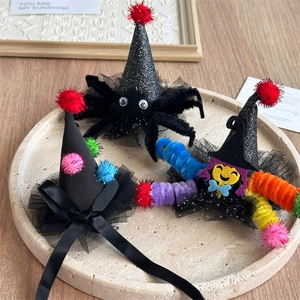 Barrettes d'Halloween avec chapeau de sorcière araignée et poupée sur plateau