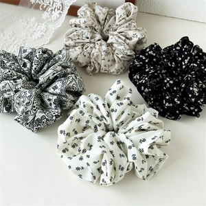 Elegantes vierteiliges Haargummi-Set mit Vintage-Blumenmuster und Paisley-Chiffon