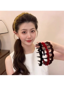 Detail of non-slip velvet wavy headband set with teeth for high cranial top hair styling