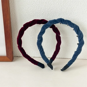 Vintage velvet wavy headbands in wine red and denim blue with anti-slip teeth