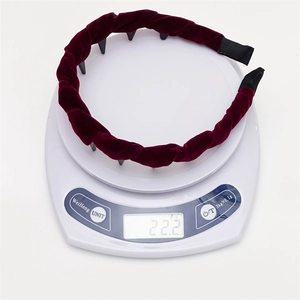 Detail of burgundy velvet twisted headband showing anti-slip teeth and weight of 22.2g