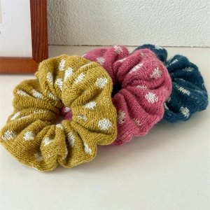 Three-pack knitted scrunchies with polka dot patterns in autumn colors for women