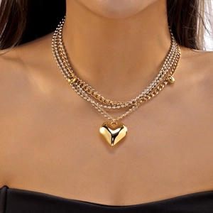 Collier multi-rangs en métal bicolore avec un pendentif cœur doré poli élégant