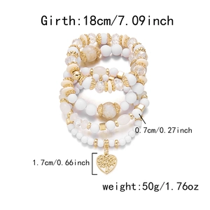 Details des böhmischen mehrlagigen Perlenarmband-Sets mit goldenem Herz-Lebensbaum