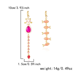 Boucles d'oreilles asymétriques chat et poisson avec strass, perles et glands roses