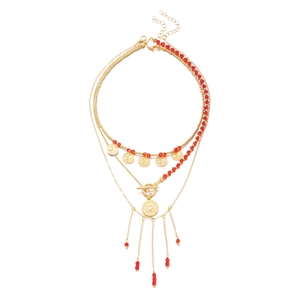 Collier doré multi-rangs bohème avec pendentifs pièces vintage et perles rouges