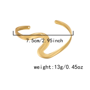 Détails de taille d'un bracelet doré de 7,5 cm avec dimensions et poids de 13 g indiqués