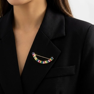 Broche Sourire en Zirconia Arc-en-ciel pour Femme Alliage Plaqué Or de Haute Qualité Boucle d'Épingle de Sûreté en Forme d'Arc Bijoux