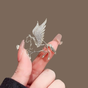 Luxury Pegasus brooch pin with sparkling rhinestones in silver finish for suits