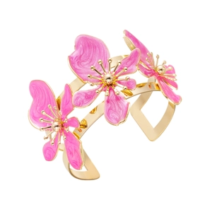 Bracciale rigido dorato con fiori in smalto rosa e dettagli intricati per un look fresco