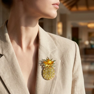 Luxury Alloy Colorful Rhinestone Pineapple Brooch For Women Exaggerated Fruit Pin Suit Formal Dress Corsage Fashion Jewelry