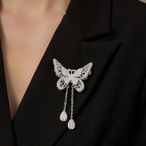 Elegant Alloy Hollow Butterfly Tassel Brooch With Rhinestone Inlaid For Women Fashion Wedding Party Jewelry Brooch Accessory