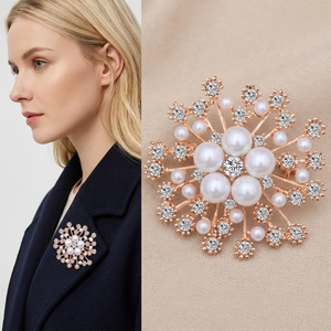 Broche Flocon de Neige Élégante en Künstliche Perles pour Femmes Alliage Incrusté de Strass Épingle Anti-exposition Bijoux de Mariage Fête Accessoire de Costume