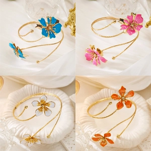 Élégant Brassard en Alliage Émaillé Fleur Plaqué Or pour Femmes Spirale Ajustable Motif Floral Botanique Bijoux de Mode Bracelet Jonc