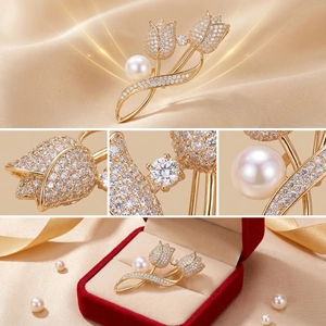 Détail macro de broche tulipe avec diamants pavés, cristal central et accent de perle